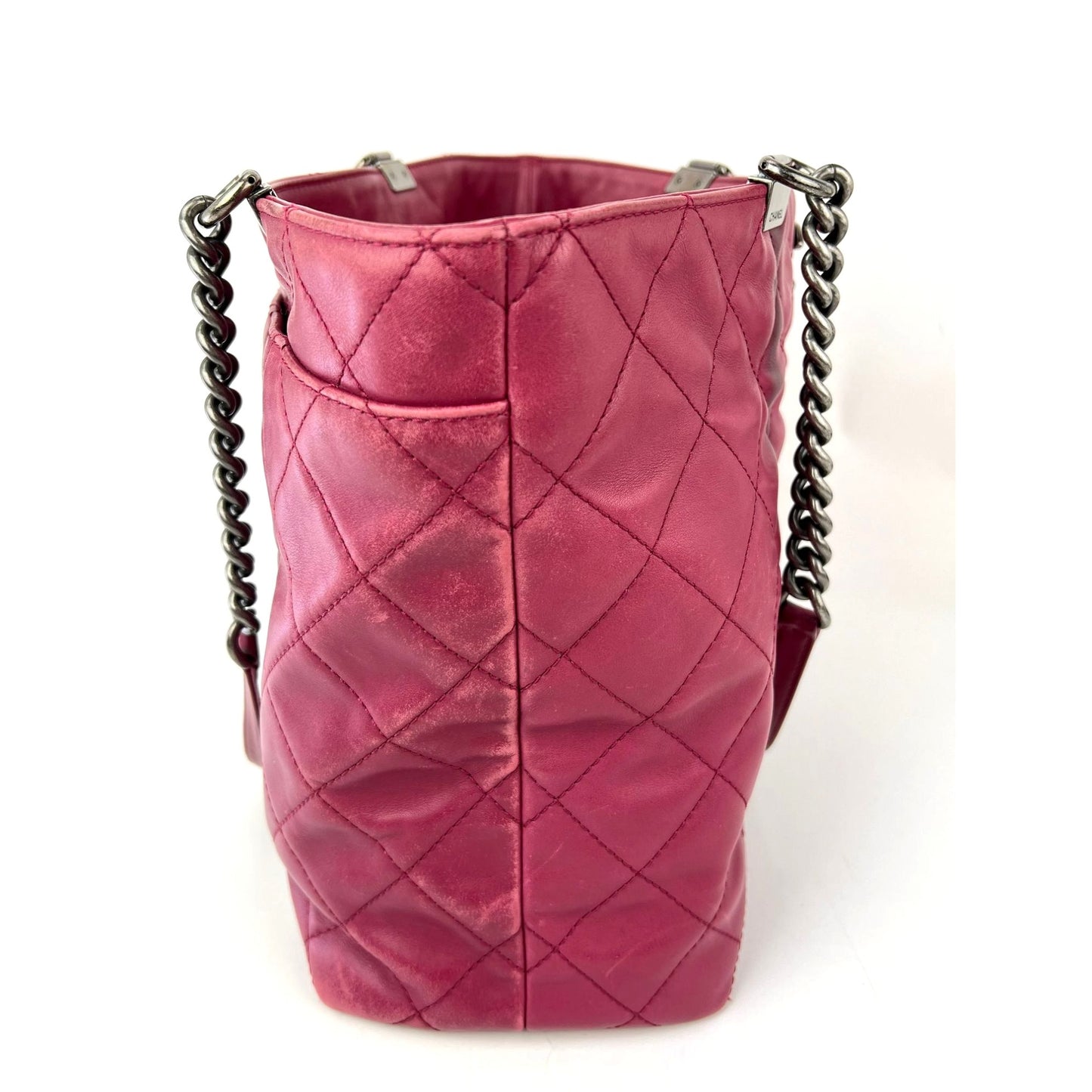 
                  
                    Chanel Shopping in Chains Quilted Leather Burgundy Tote Bag
                  
                