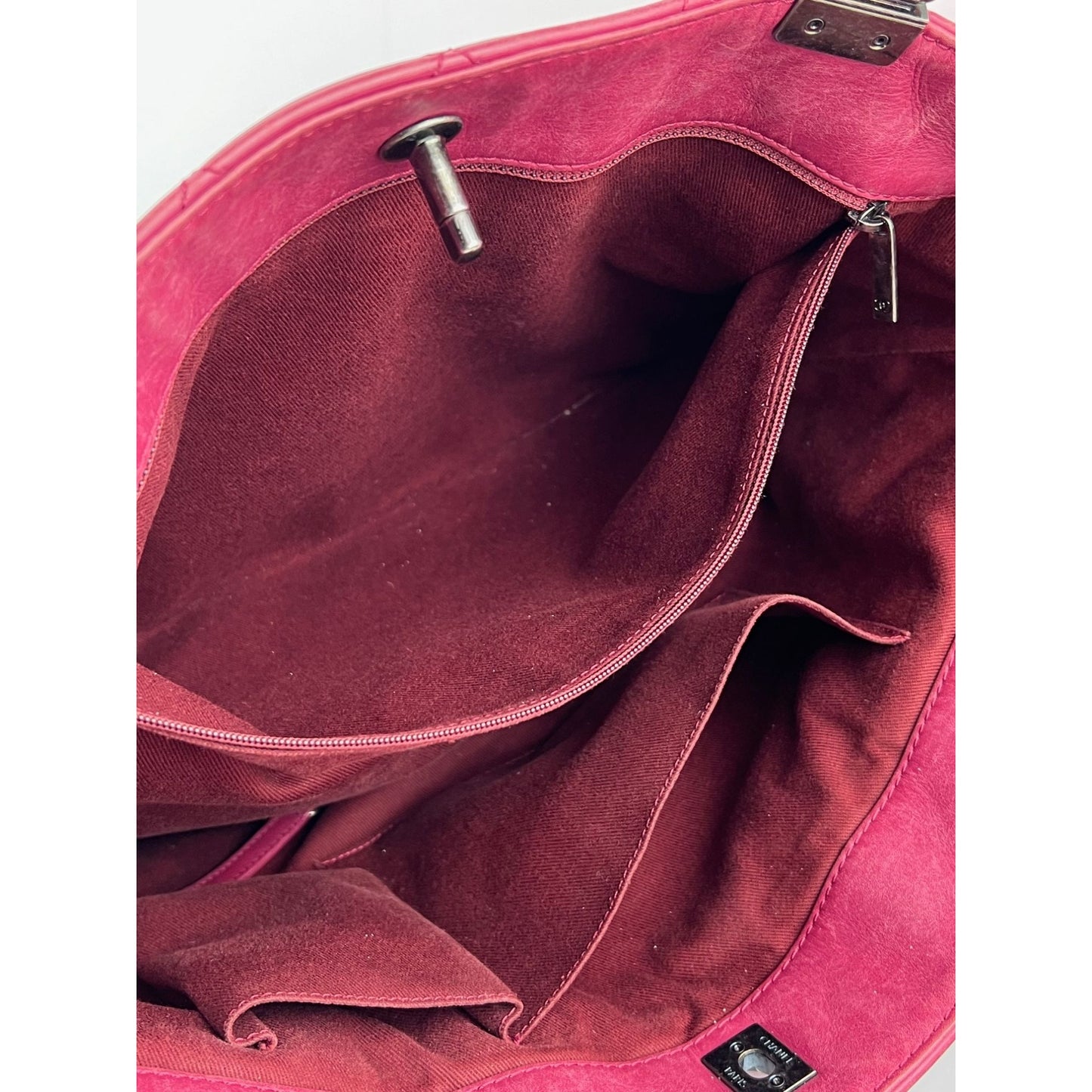 
                  
                    Chanel Shopping in Chains Quilted Leather Burgundy Tote Bag
                  
                