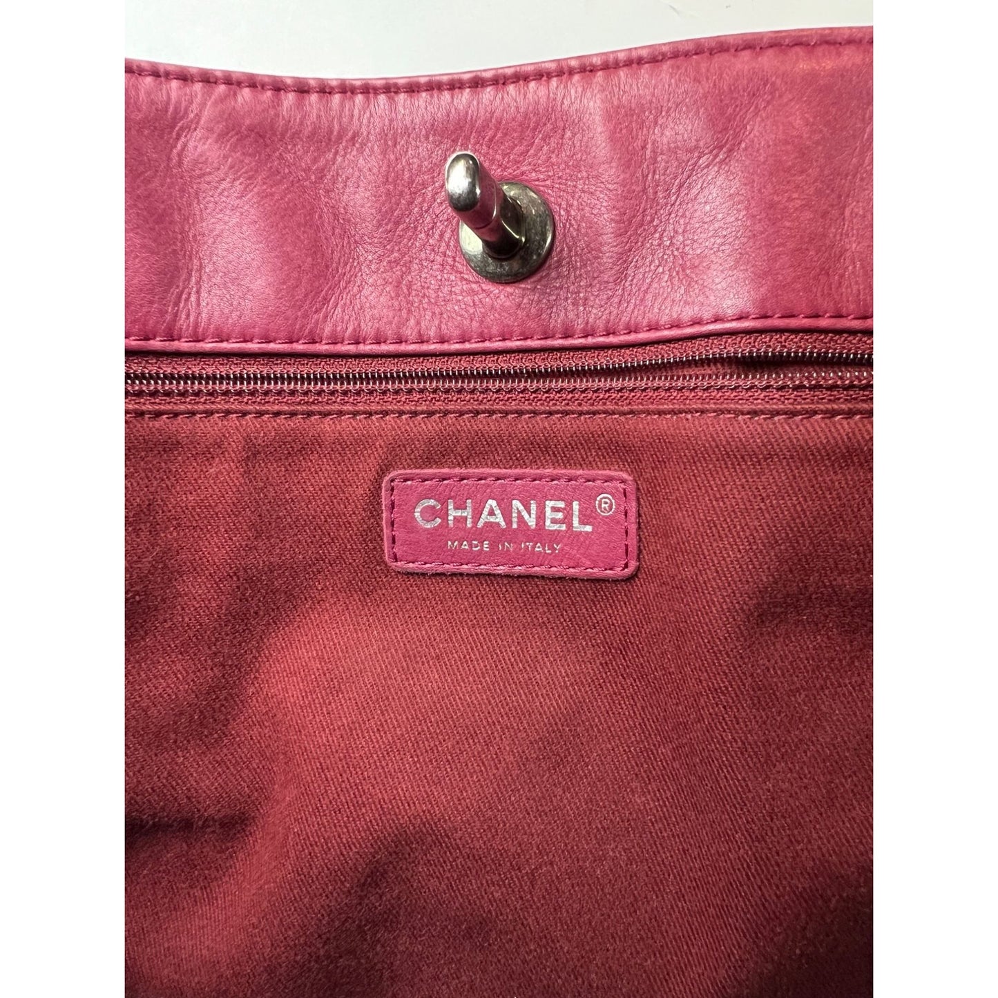 
                  
                    Chanel Shopping in Chains Quilted Leather Burgundy Tote Bag
                  
                