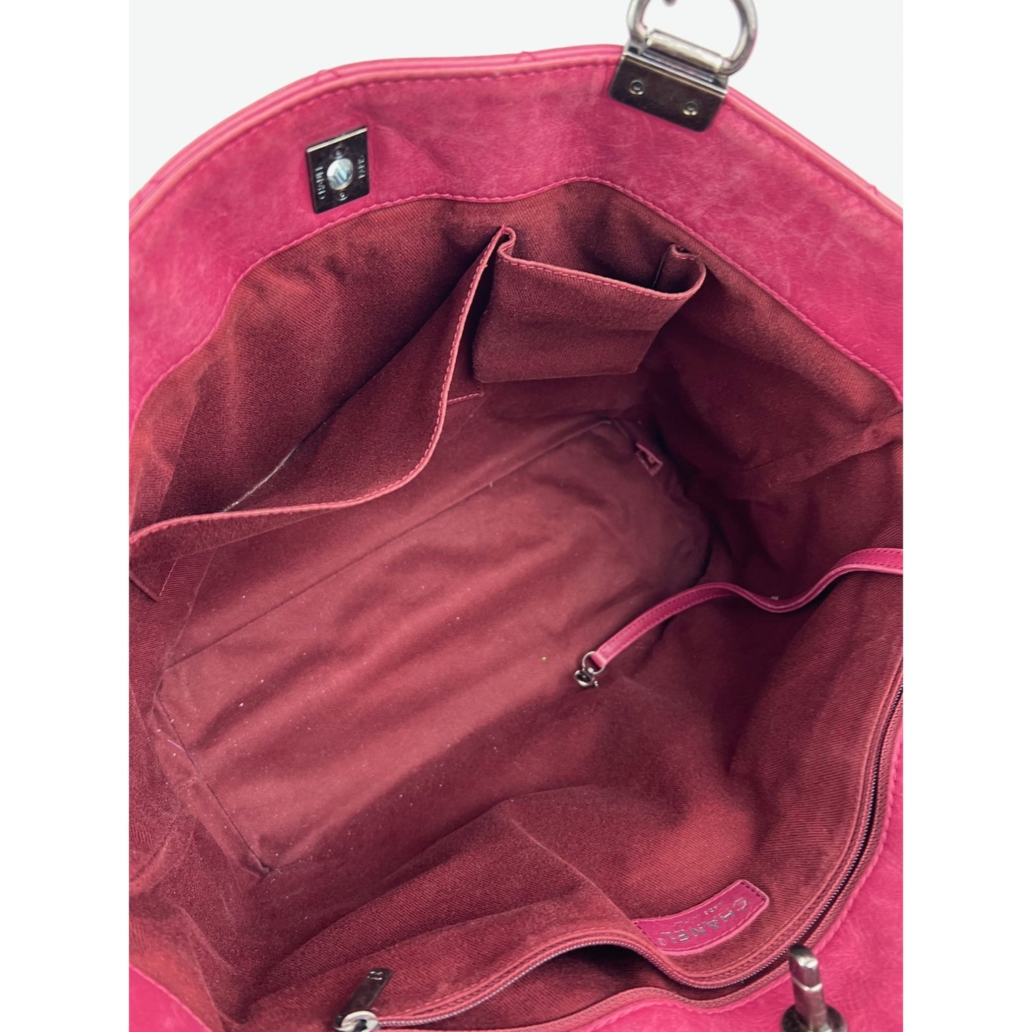 
                  
                    Chanel Shopping in Chains Quilted Leather Burgundy Tote Bag
                  
                