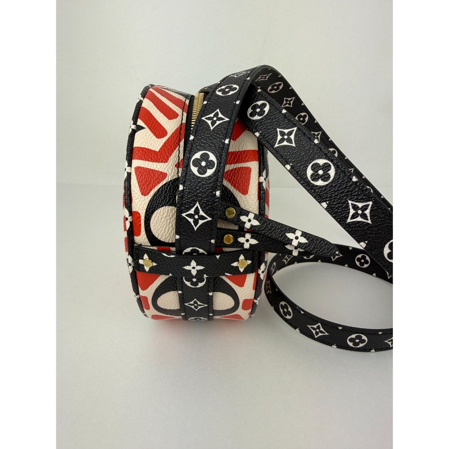 
                  
                    Louis Vuitton Monogram Giant Crafty Boite Chapeau Souple PM Crossbody Bag Rouge Black Creme
                  
                