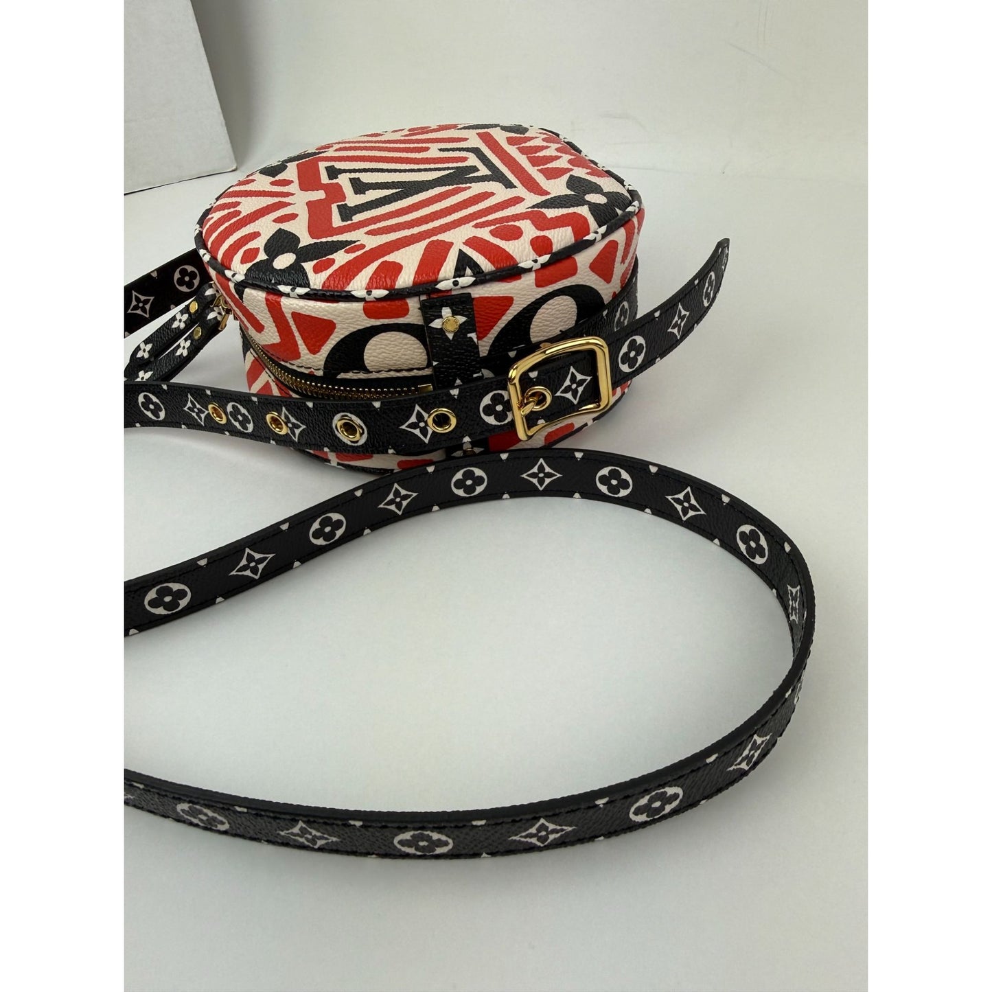 
                  
                    Louis Vuitton Monogram Giant Crafty Boite Chapeau Souple PM Crossbody Bag Rouge Black Creme
                  
                