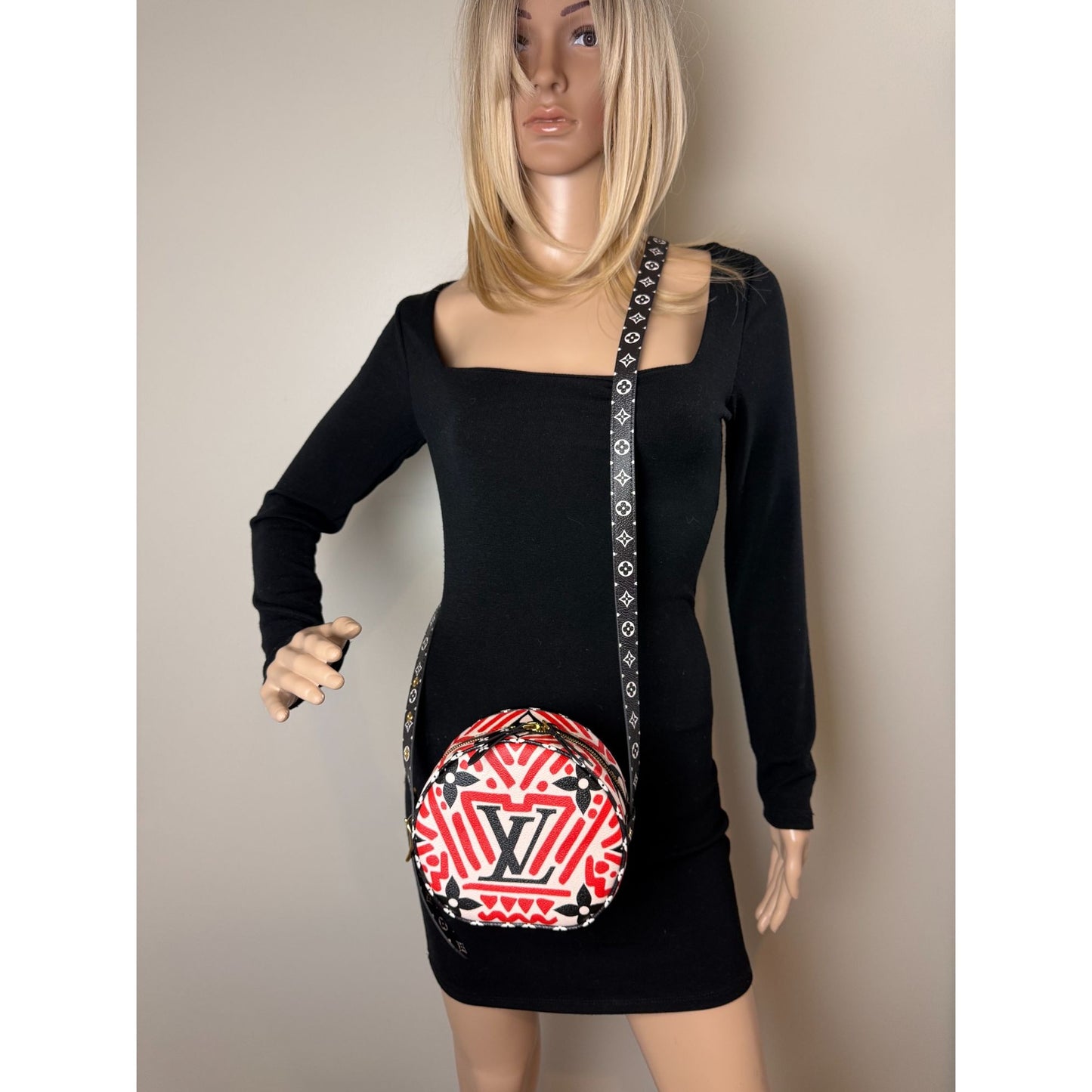 
                  
                    Louis Vuitton Monogram Giant Crafty Boite Chapeau Souple PM Crossbody Bag Rouge Black Creme
                  
                