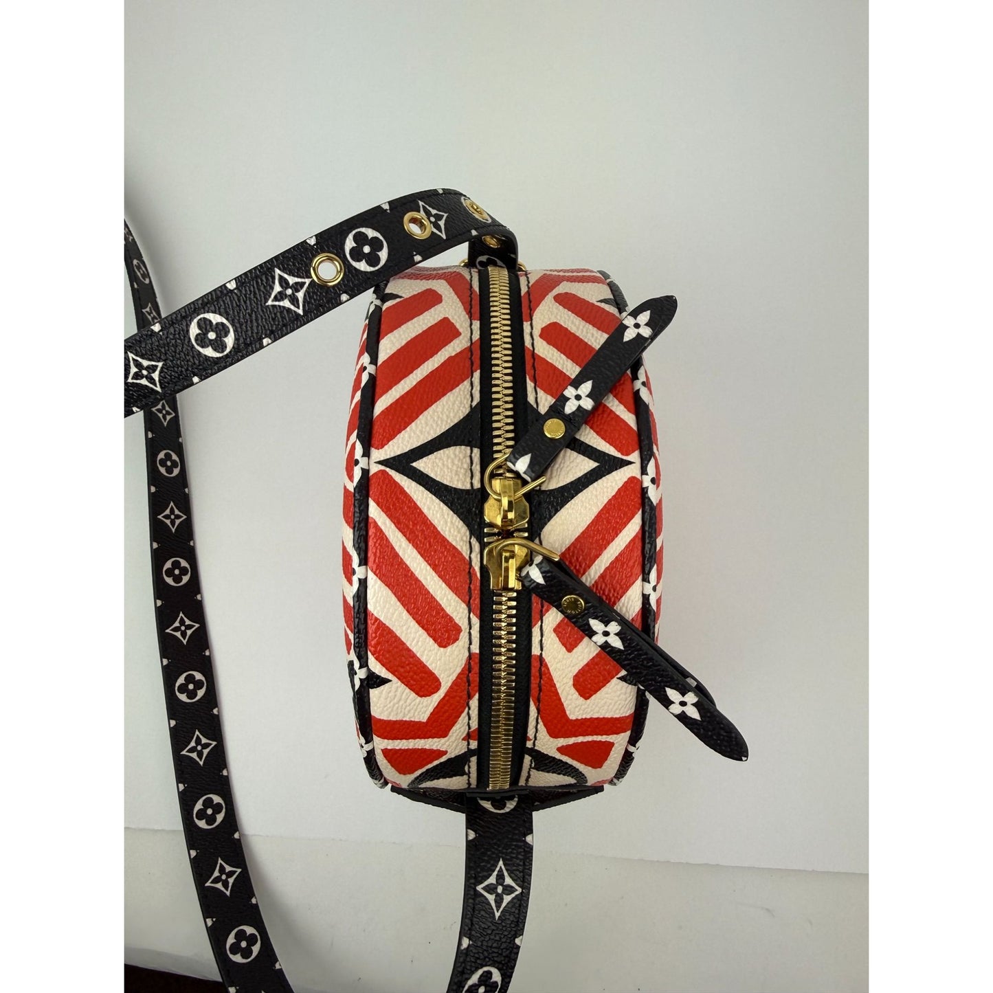
                  
                    Louis Vuitton Monogram Giant Crafty Boite Chapeau Souple PM Crossbody Bag Rouge Black Creme
                  
                