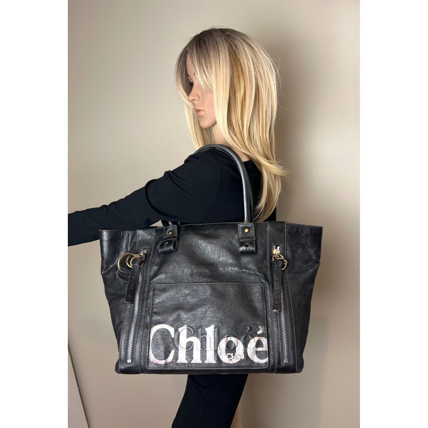 
                  
                    Chloe Eclipse Logo Embellished Black Leather Tote  EBAY LIVE
                  
                