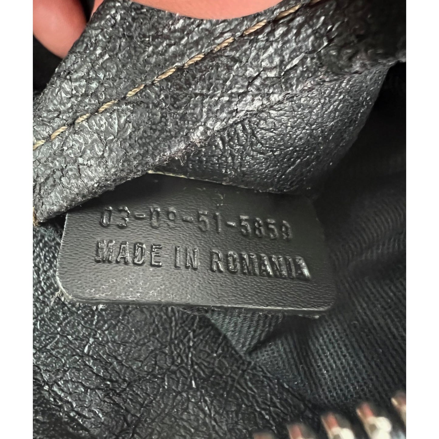 
                  
                    Chloe Eclipse Logo Embellished Black Leather Tote  EBAY LIVE
                  
                