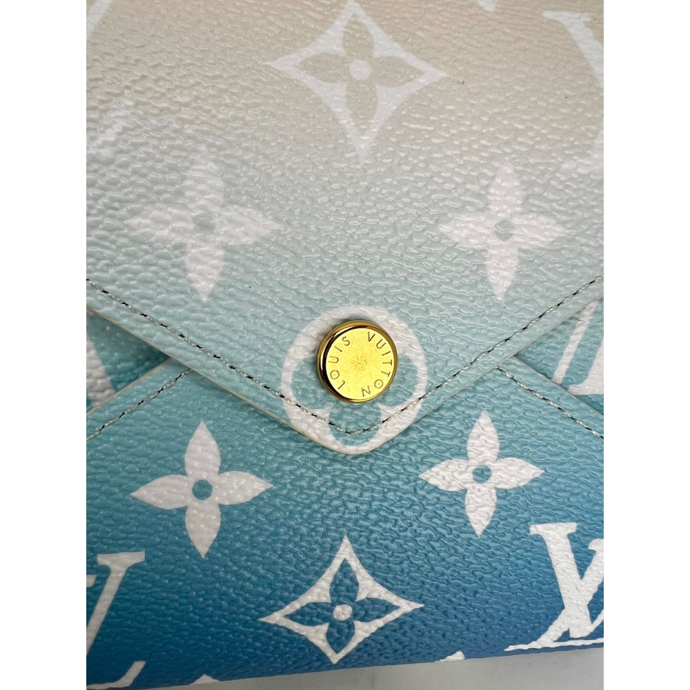 
                  
                    LOUIS VUITTON Kirigami Pool Blue Pochette Medium Clutch
                  
                