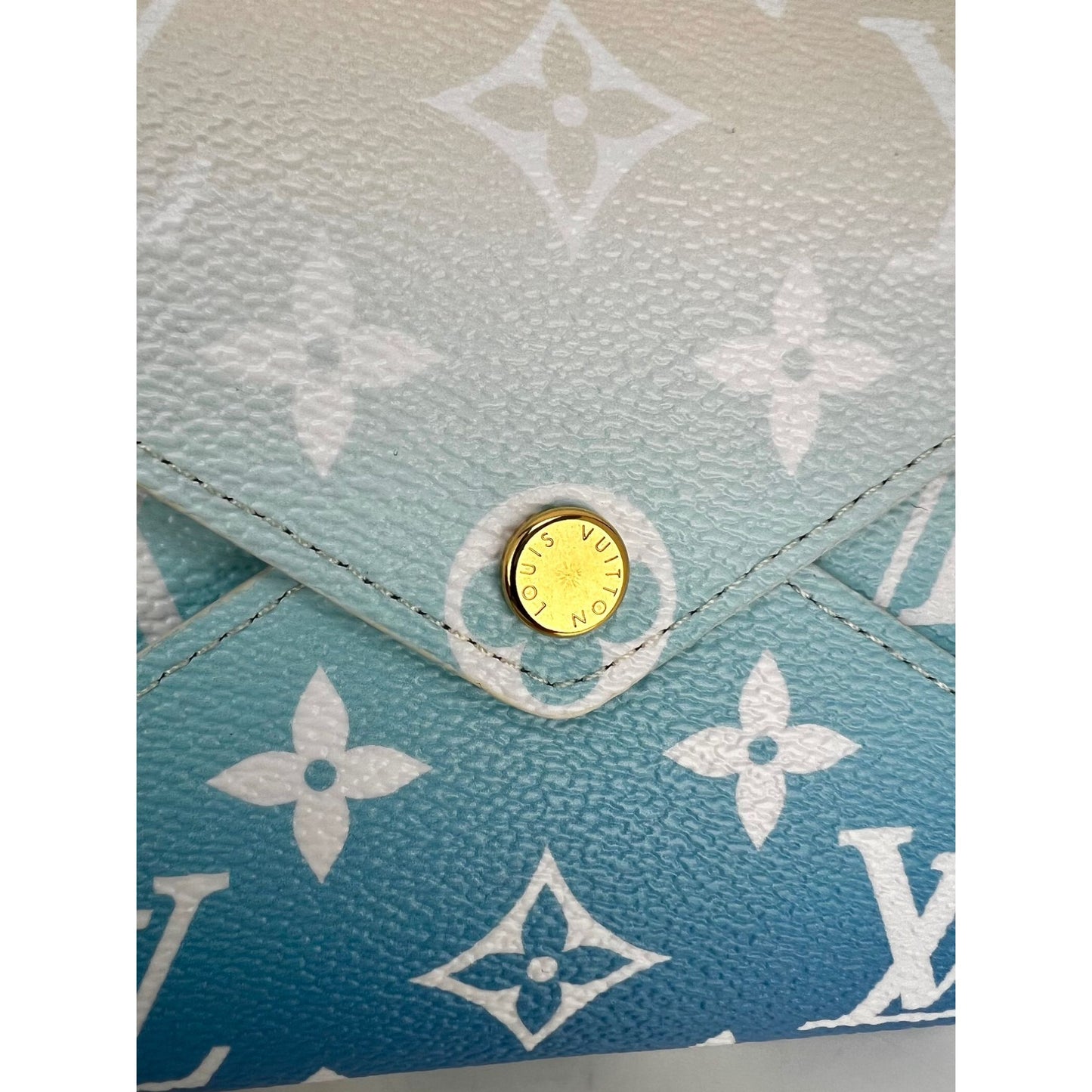 
                  
                    LOUIS VUITTON Kirigami Pool Blue Pochette Medium Clutch
                  
                