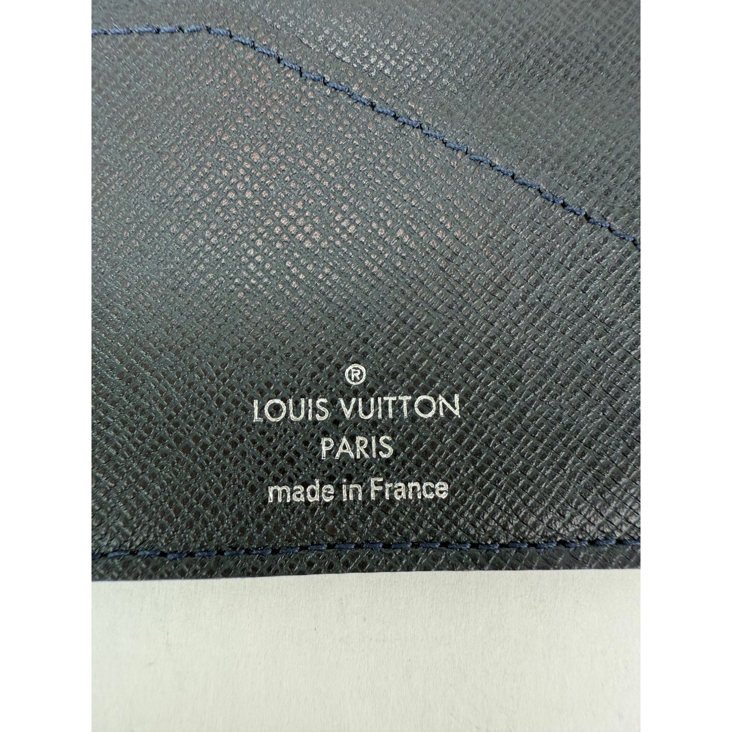 
                  
                    LOUIS VUITTON Taiga Brazza Long Bifold Dark Blue Leather Wallet
                  
                