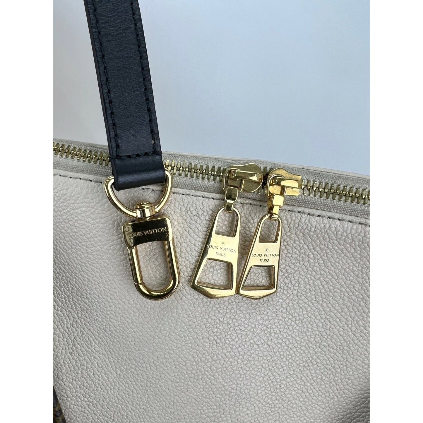 
                  
                    Louis Vuitton Braided V Tote MM Cream Leather Canvas Shoulder Hand Bag
                  
                