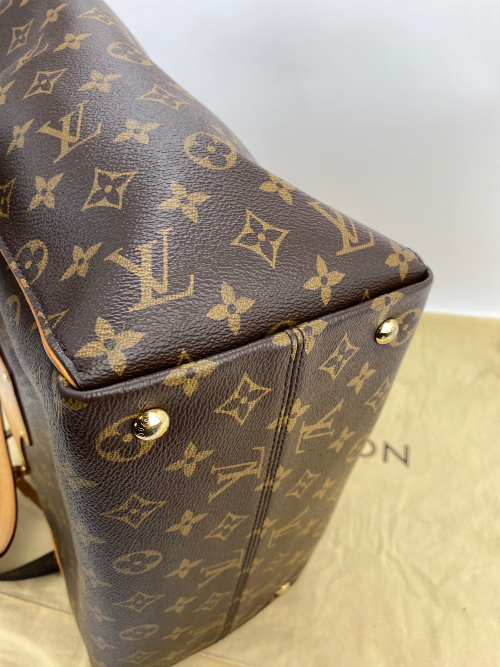 Louis Vuitton - Brown Monogram Print Convertible Messenger Bag w/ Cind –  Current Boutique
