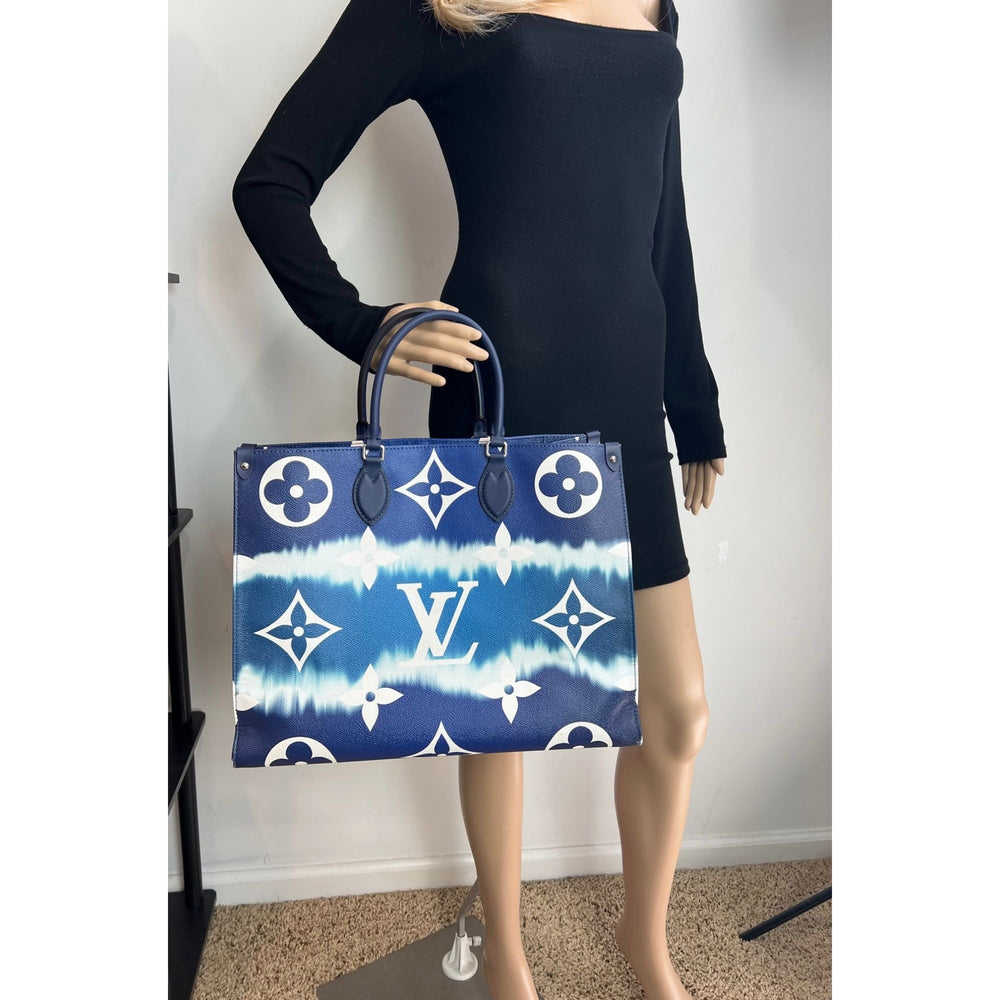 Louis Vuitton Monogram Giant Escale OnTheGo GM - Blue Totes, Handbags -  LOU796216