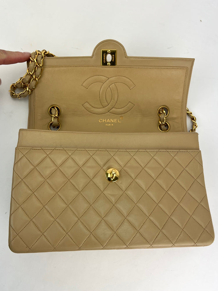 
                  
                    CHANEL Bag Quilted CC Single Flap Chain Shoulder Bag  Purse Beige Lambskin preowned
                  
                