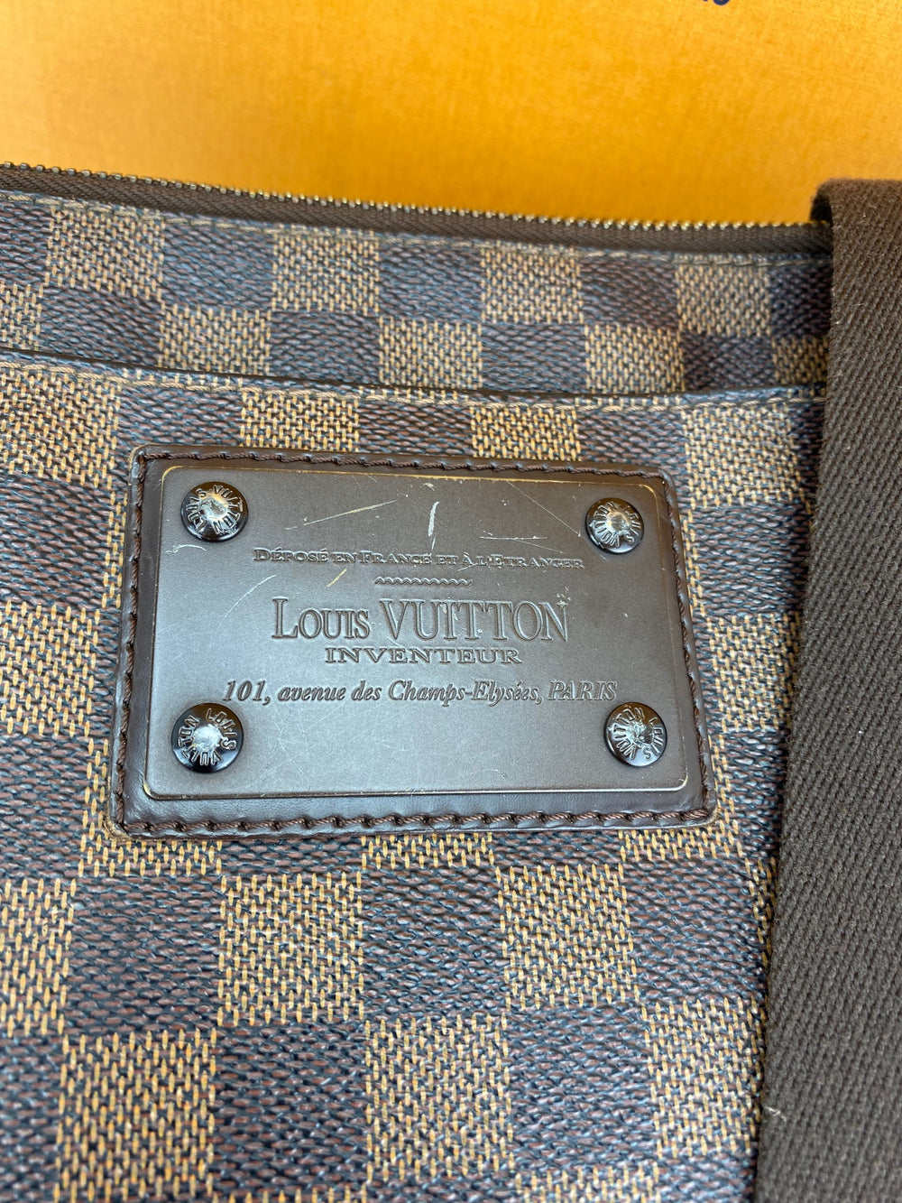 Louis Vuitton Damier Ebene Pochette Plate Brooklyn QJBEIH0T0B084