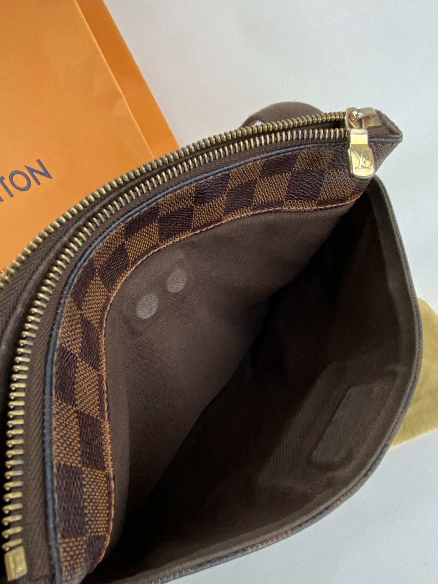 louis vuitton purse with gold plate