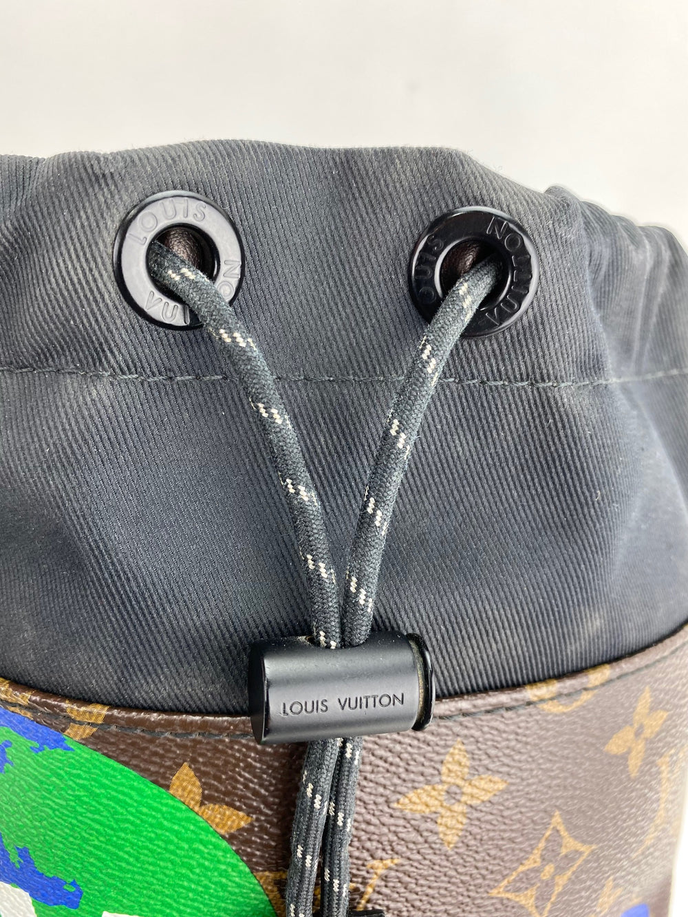 louis vuitton chalk backpack LOUIS VUITTON Monogram Men's Chalk Sling bag Nap Sac Shoulder Bag Back – Debsluxurycloset