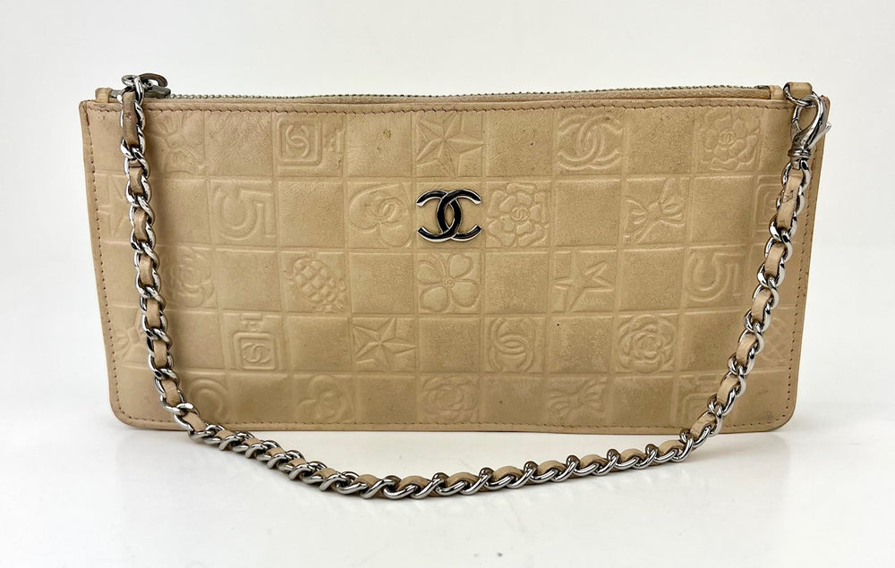Pre-owned Chanel Lucky Symbols Pochette Beige Bag