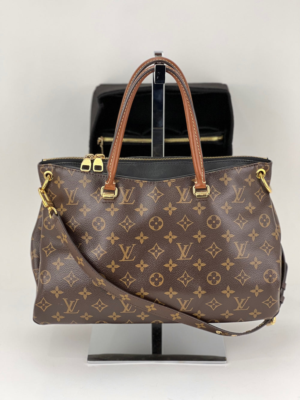 Louis Vuitton PALLAS Monogram canvas calf leather M41064 Black Handbag –  Debsluxurycloset