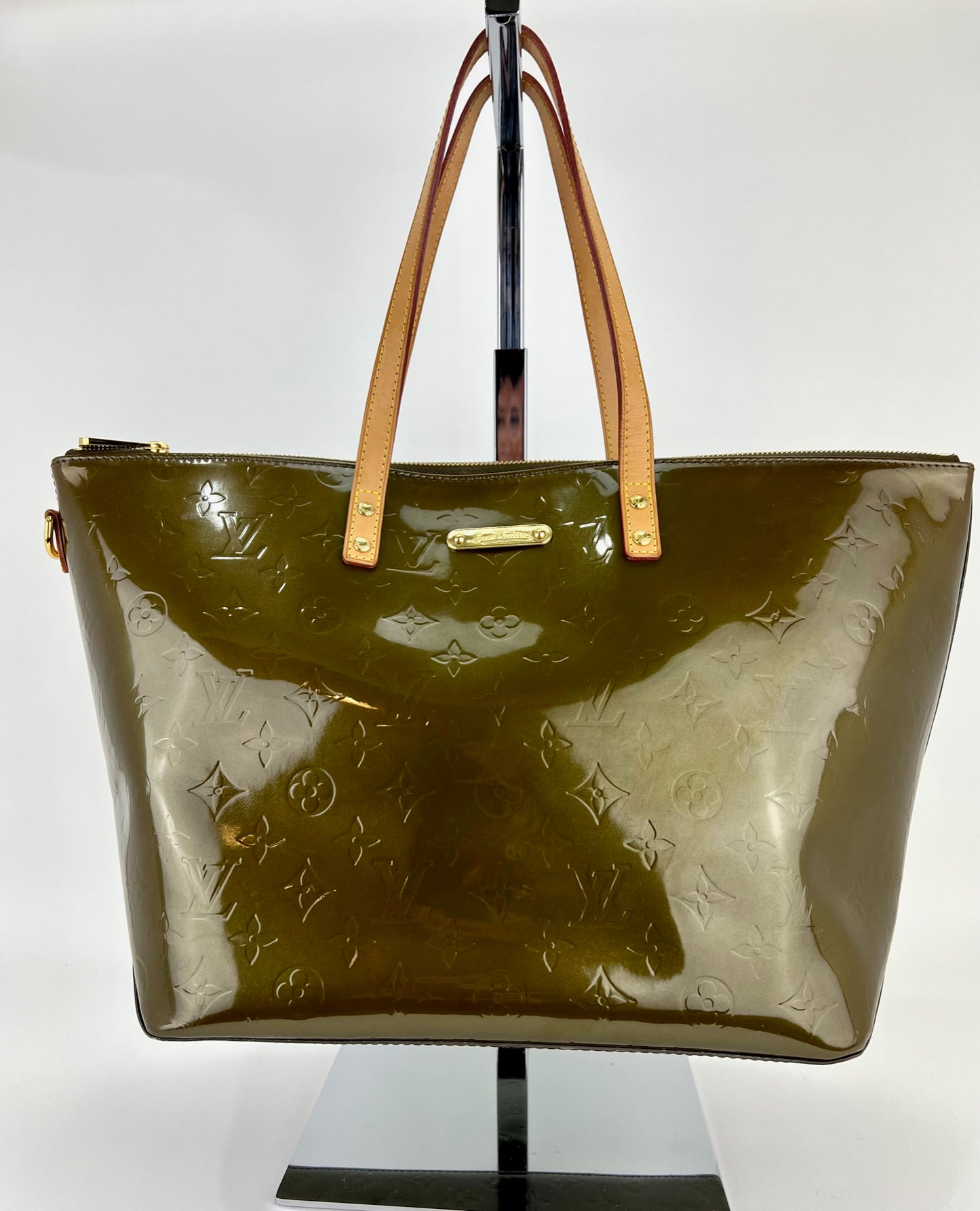 Louis Vuitton Bellevue GM Vernis Olive Green Patient Leather Handbag Added Insert Preowned