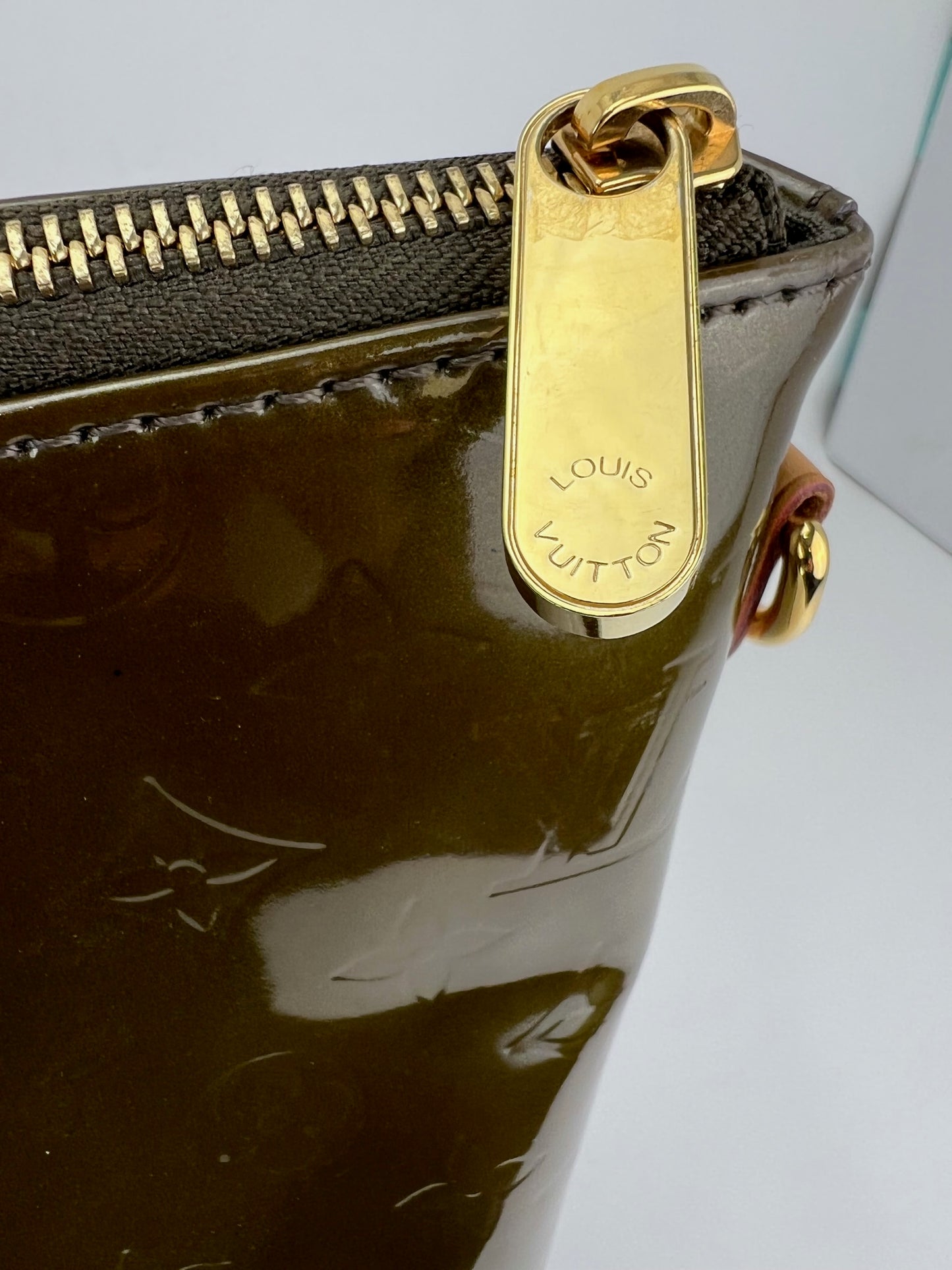 Louis Vuitton Beige Monogram Vernis Lexington Pochette . Condition:, Lot  #14153