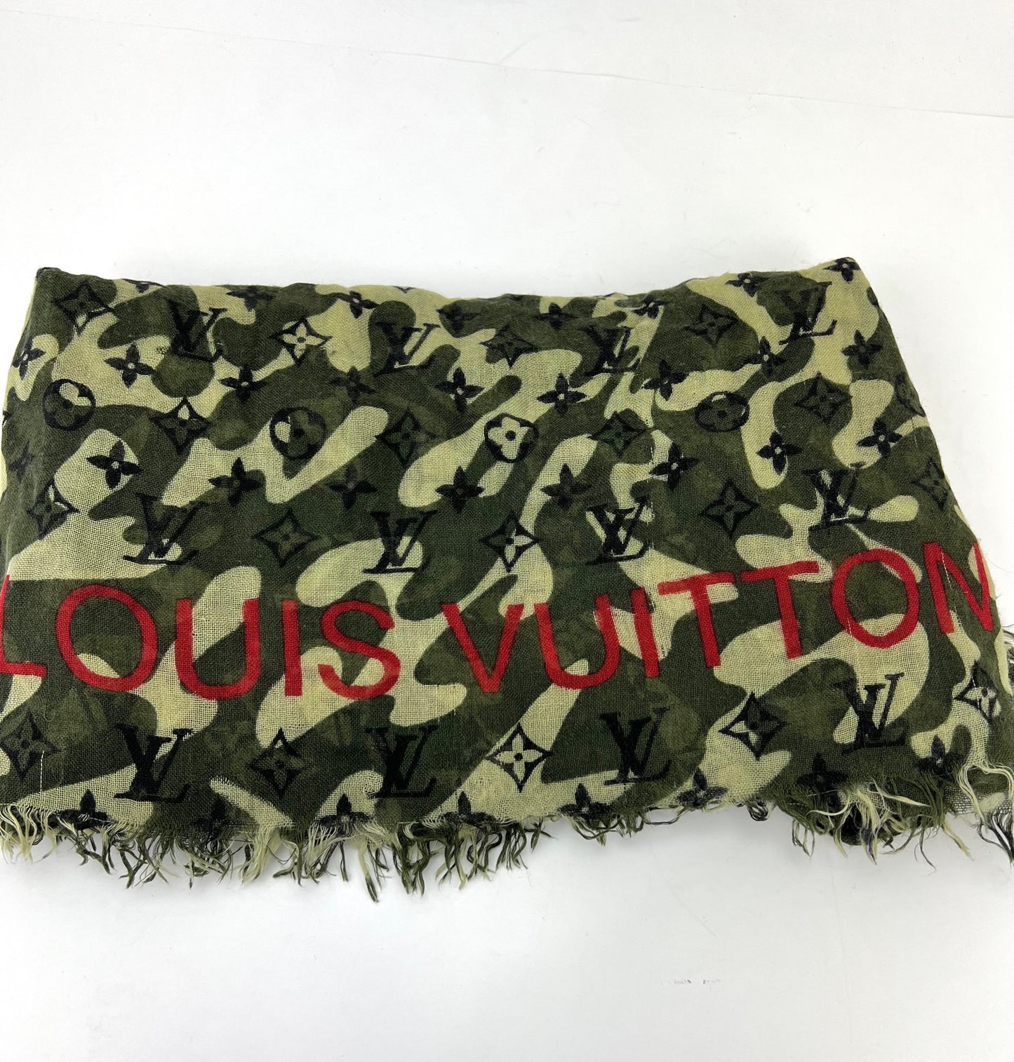 LOUIS VUITTON Scarf Green TAKASHI MURAKAMI Monogramouflage Shawl Stole  Preowned Silk ref.674160 - Joli Closet