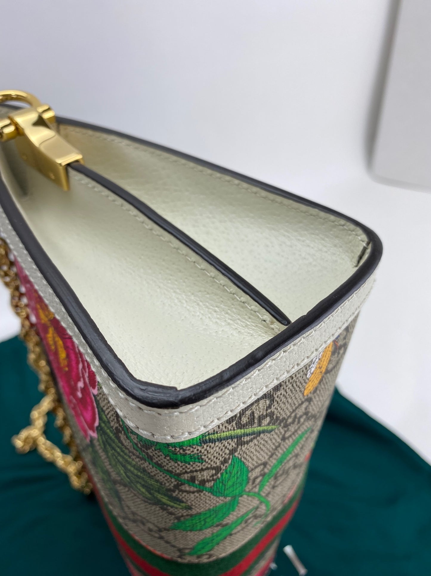 Beige Ophidia small GG-Supreme canvas shoulder bag, Gucci