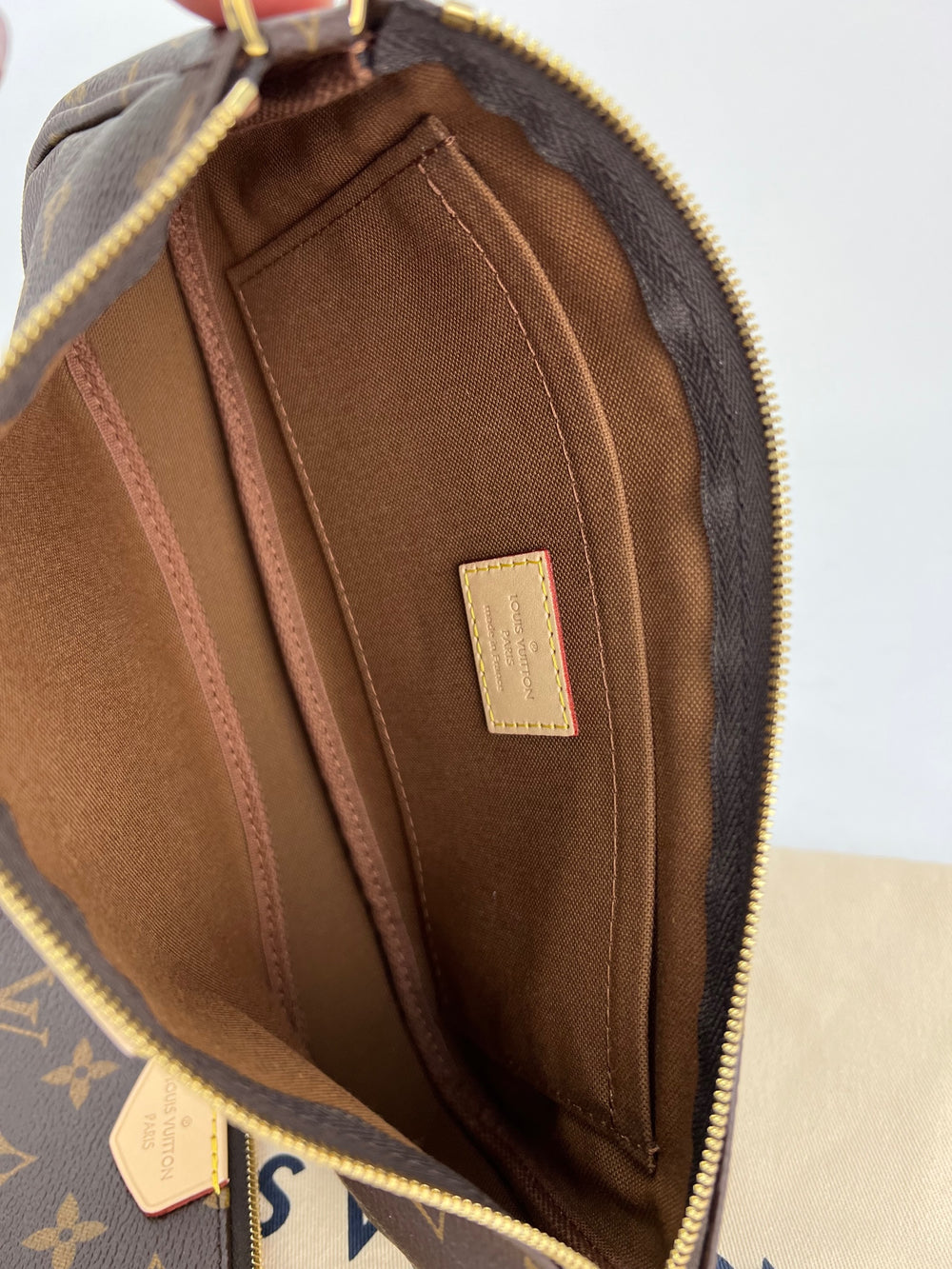 Louis Vuitton Shoulder Bag Multi Pochette Accessoires Monogram Canvas Brown  Preowned Leather ref.673915 - Joli Closet