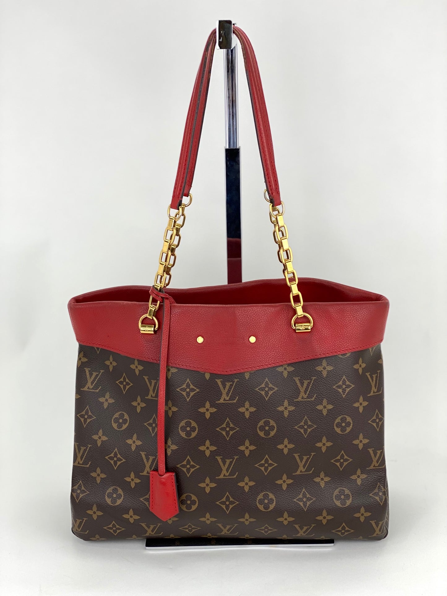 red louis vuitton tote bag