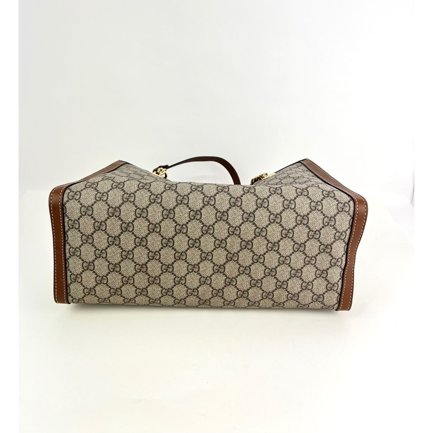 Gucci Padlock medium GG shoulder bag  Gucci bags outlet, Gucci padlock  bag, Gucci handbags outlet